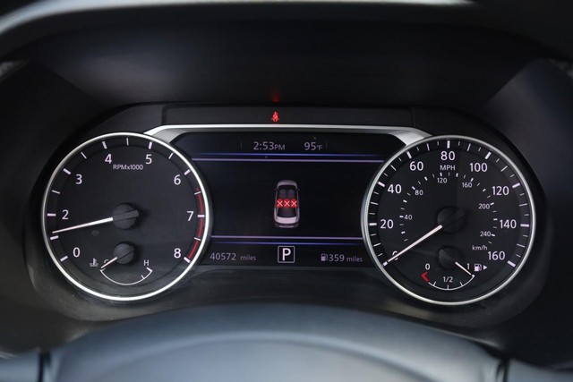 Nissan Sentra Vehicle Image 09