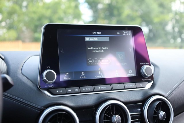 Nissan Sentra Vehicle Image 10