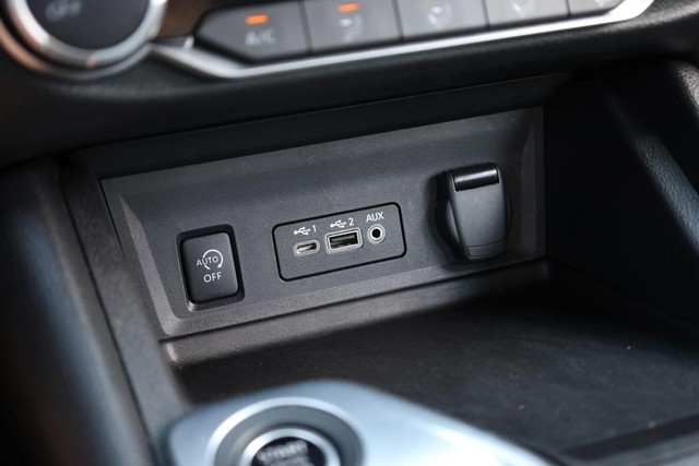 Nissan Sentra Vehicle Image 13
