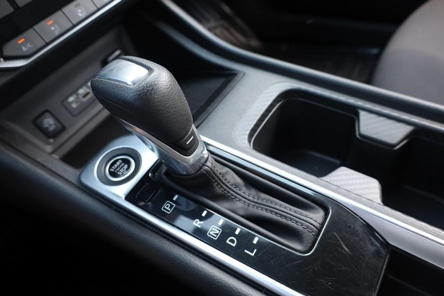 Nissan Sentra Vehicle Image 14