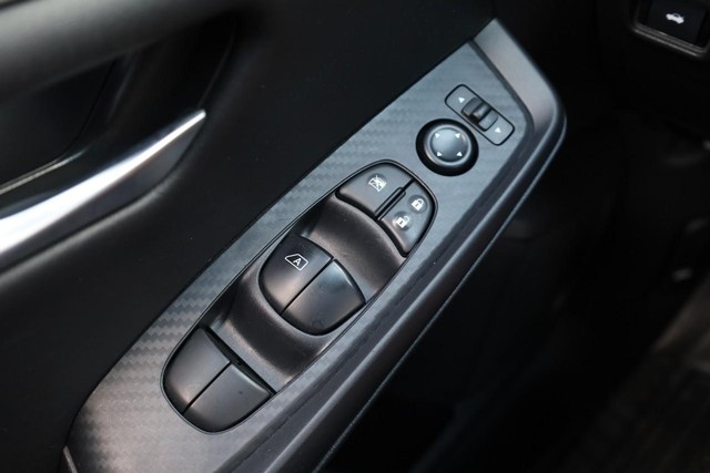 Nissan Sentra Vehicle Image 16