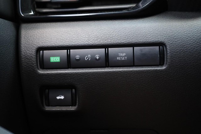 Nissan Sentra Vehicle Image 17