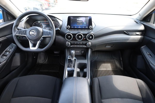 Nissan Sentra Vehicle Image 21