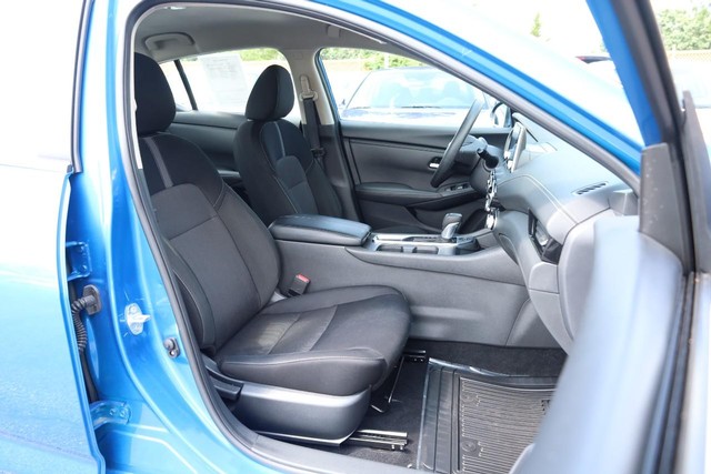 Nissan Sentra Vehicle Image 23