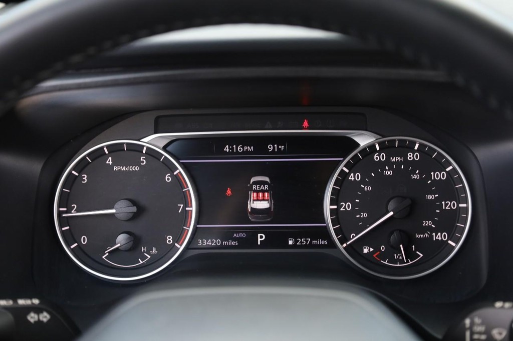 Nissan Rogue Vehicle Full-screen Gallery Image 10