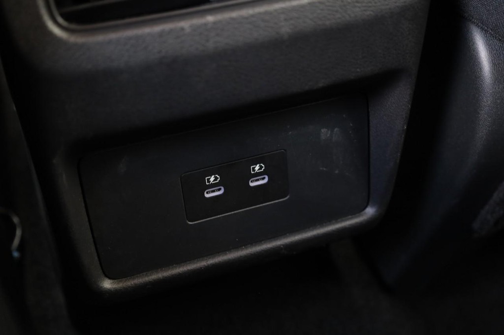 Nissan Rogue Vehicle Full-screen Gallery Image 21