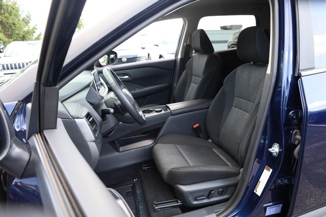 Nissan Rogue Vehicle Image 08