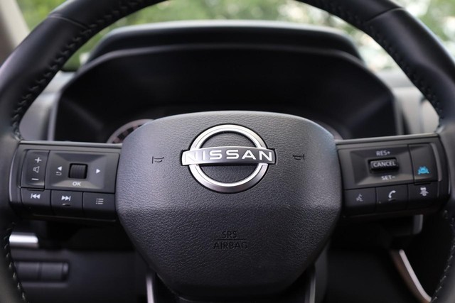 Nissan Rogue Vehicle Image 09