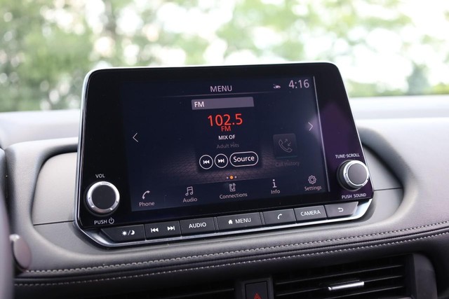 Nissan Rogue Vehicle Image 11