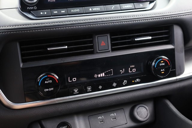 Nissan Rogue Vehicle Image 13