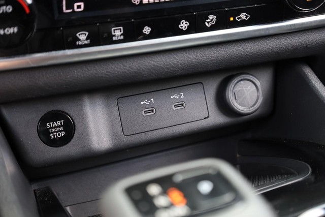 Nissan Rogue Vehicle Image 14