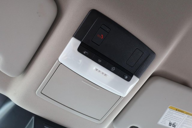 Nissan Rogue Vehicle Image 16