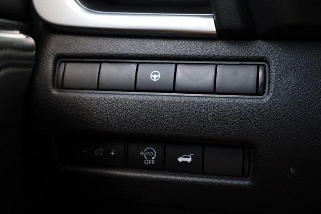 Nissan Rogue Vehicle Image 18