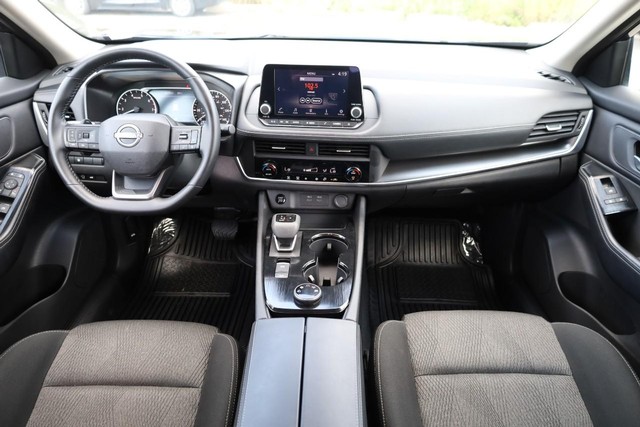Nissan Rogue Vehicle Image 22