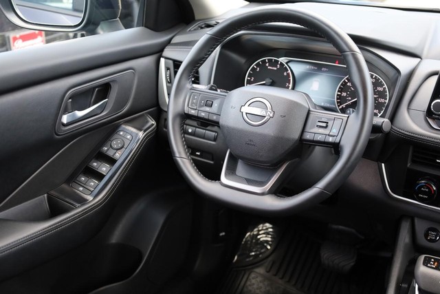 Nissan Rogue Vehicle Image 23