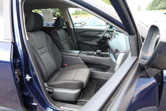 Nissan Rogue Vehicle Image 24