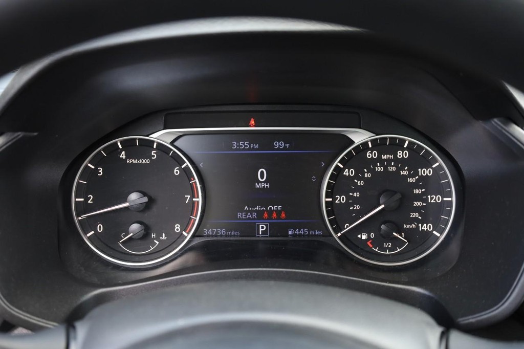 Nissan Rogue Vehicle Full-screen Gallery Image 26