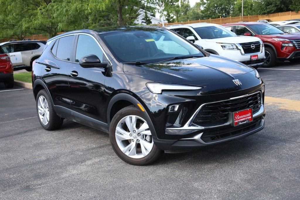 Buick Encore GX Vehicle Full-screen Gallery Image 2