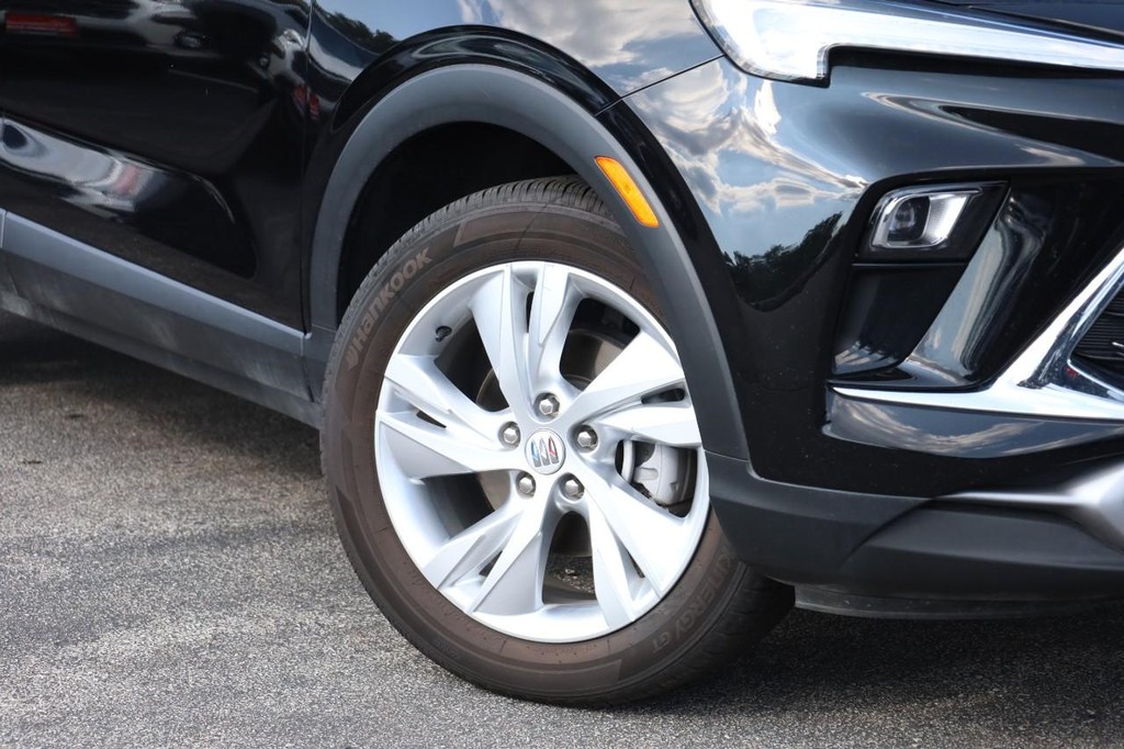 Buick Encore GX Vehicle Full-screen Gallery Image 3