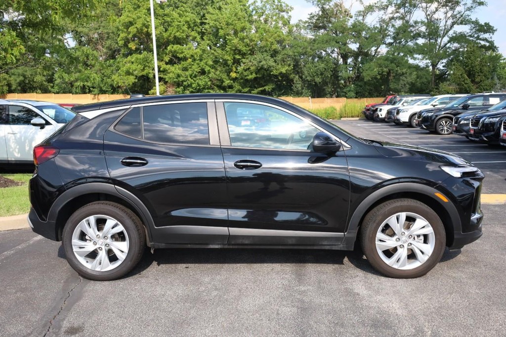 Buick Encore GX Vehicle Full-screen Gallery Image 5