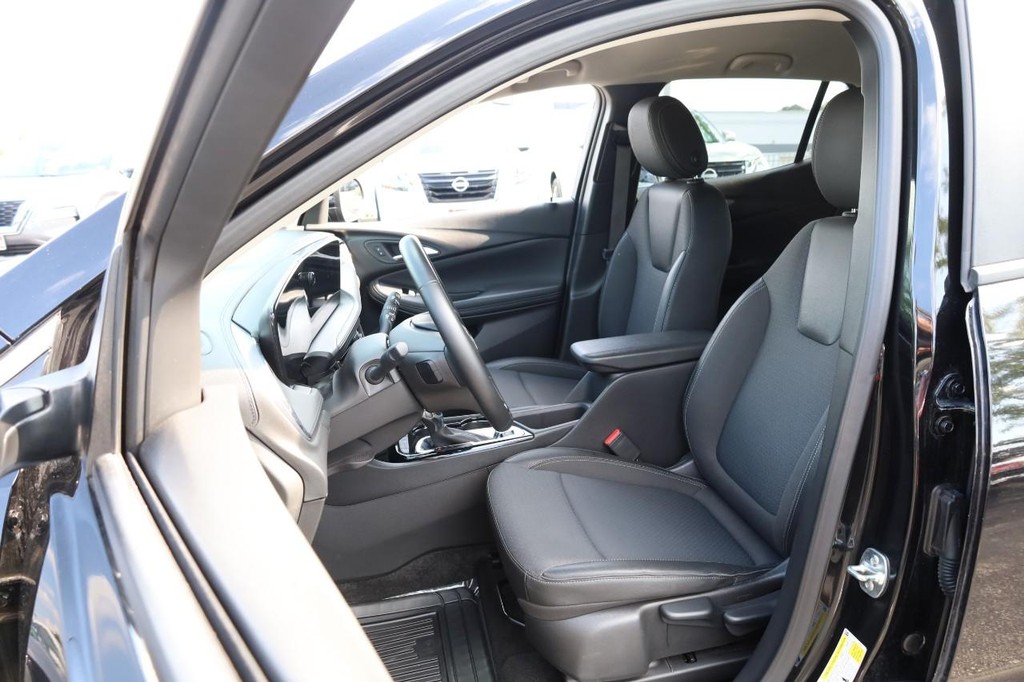 Buick Encore GX Vehicle Full-screen Gallery Image 8