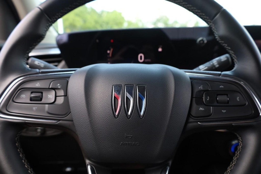 Buick Encore GX Vehicle Full-screen Gallery Image 9