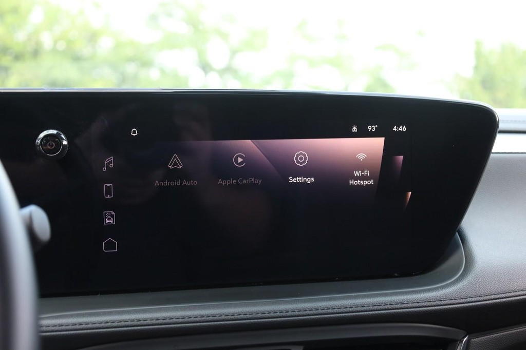 Buick Encore GX Vehicle Full-screen Gallery Image 11