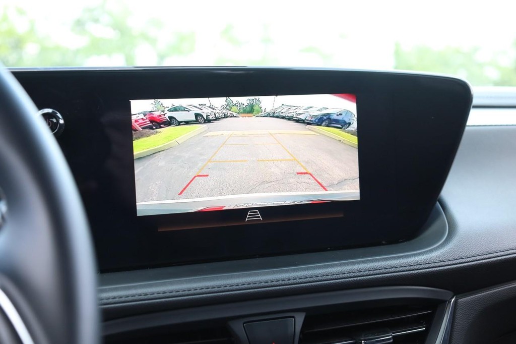 Buick Encore GX Vehicle Full-screen Gallery Image 12