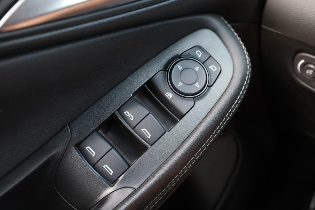 Buick Encore GX Vehicle Full-screen Gallery Image 17