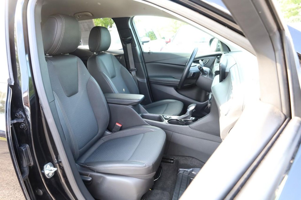 Buick Encore GX Vehicle Full-screen Gallery Image 23