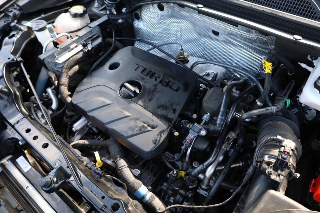 Buick Encore GX Vehicle Full-screen Gallery Image 24