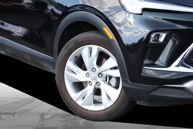 Buick Encore GX Vehicle Full-screen Gallery Image 03