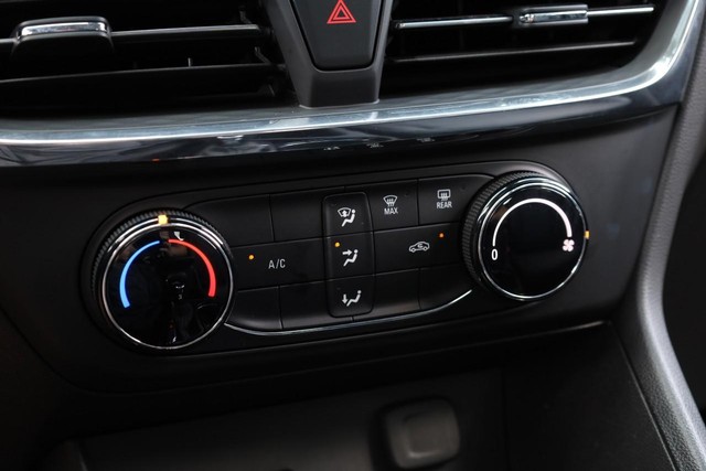 Buick Encore GX Vehicle Full-screen Gallery Image 13
