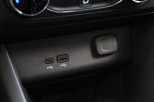Buick Encore GX Vehicle Full-screen Gallery Image 14
