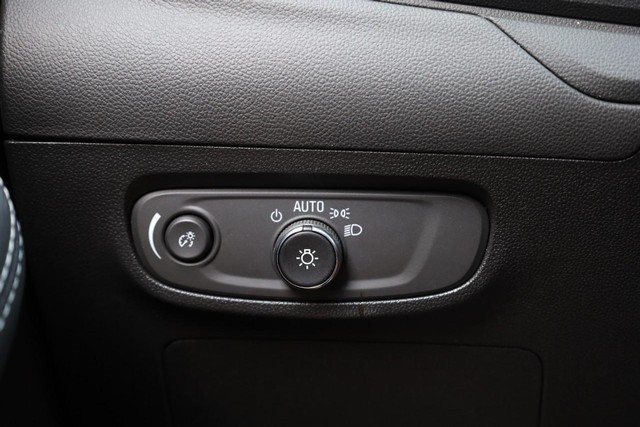 Buick Encore GX Vehicle Full-screen Gallery Image 18