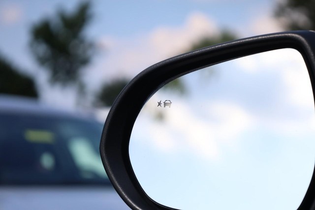 Buick Encore GX Vehicle Full-screen Gallery Image 19