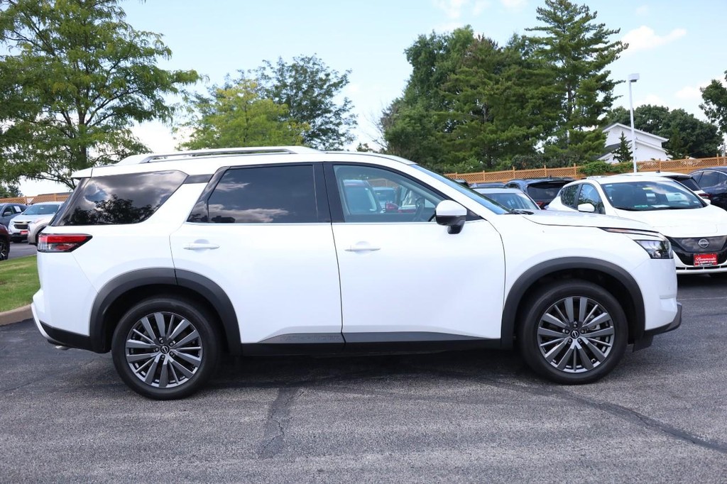 Nissan Pathfinder Vehicle Full-screen Gallery Image 5