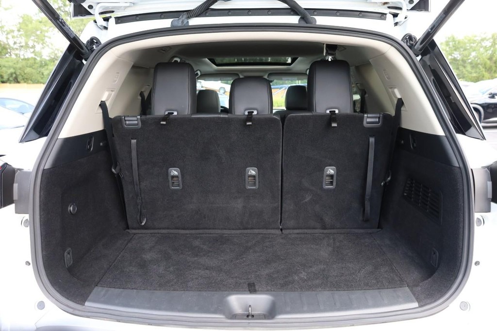 Nissan Pathfinder Vehicle Full-screen Gallery Image 7