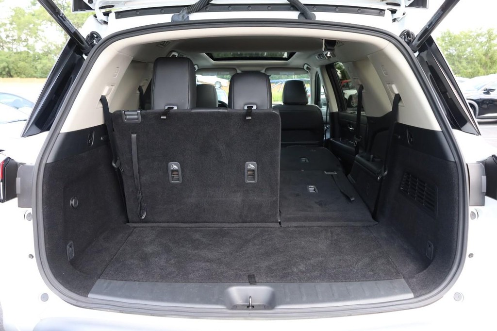 Nissan Pathfinder Vehicle Full-screen Gallery Image 8