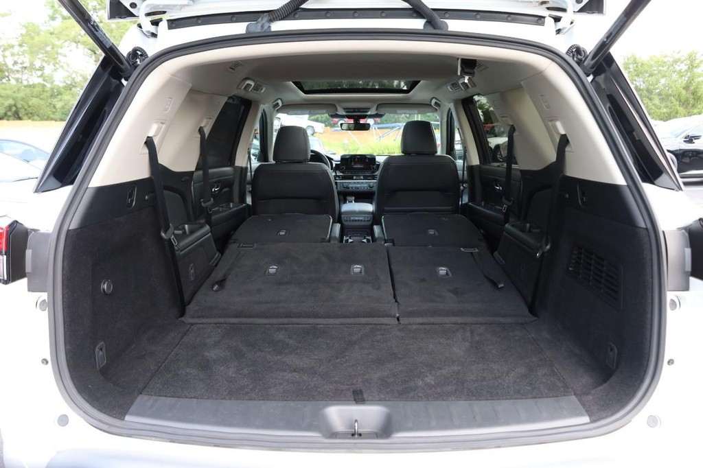 Nissan Pathfinder Vehicle Full-screen Gallery Image 9