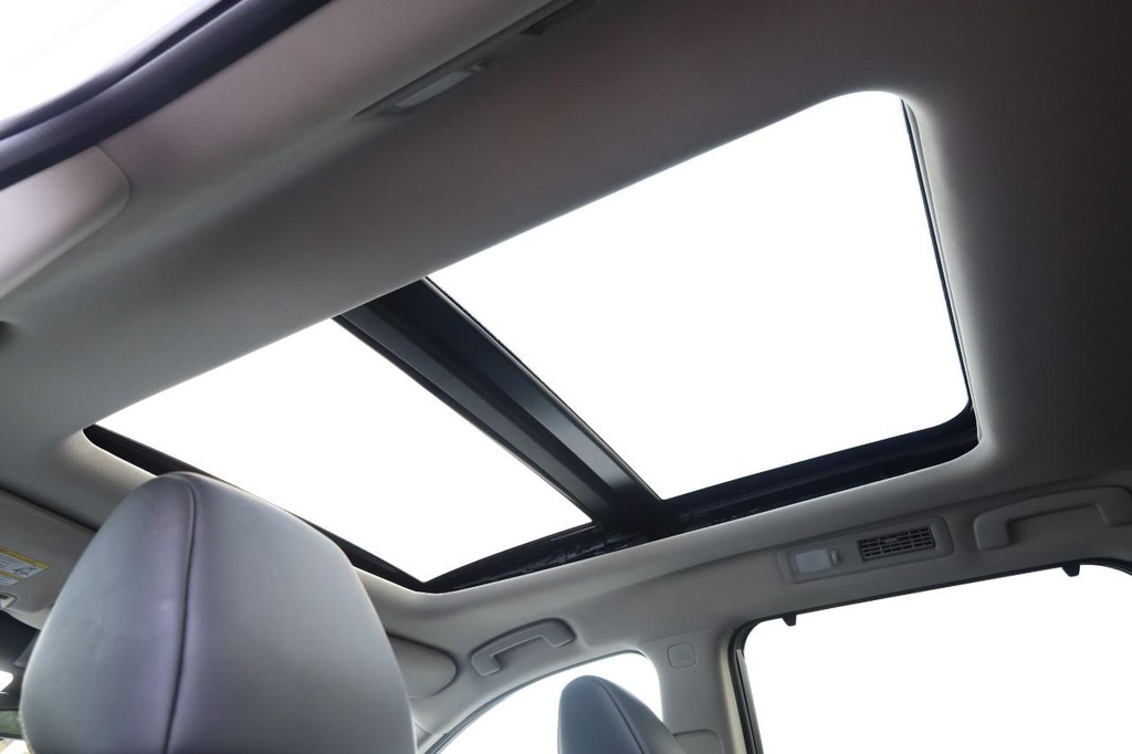 Nissan Pathfinder Vehicle Full-screen Gallery Image 12
