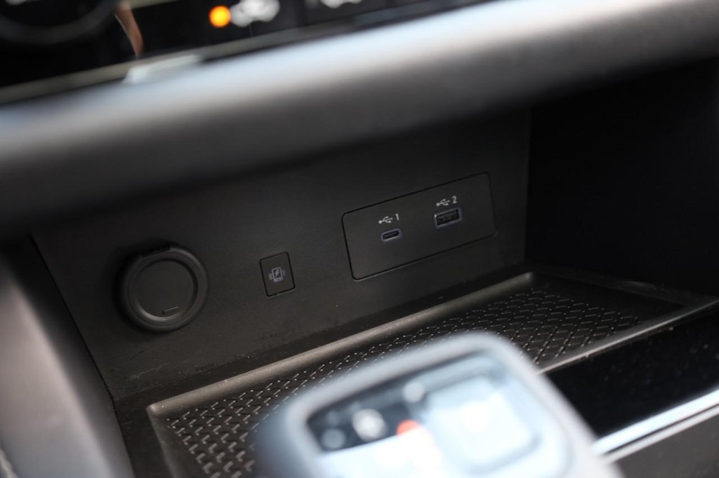 Nissan Pathfinder Vehicle Full-screen Gallery Image 18