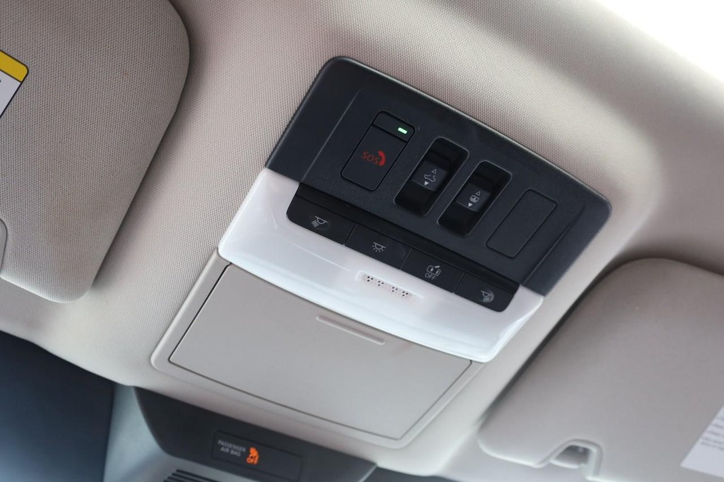 Nissan Pathfinder Vehicle Full-screen Gallery Image 20