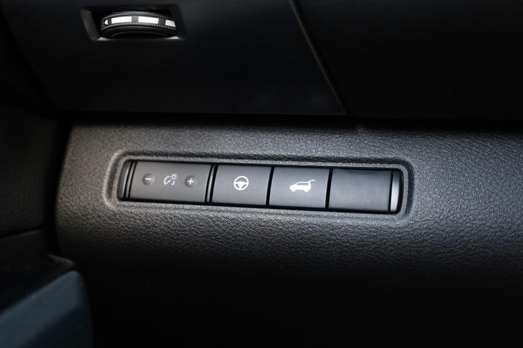 Nissan Pathfinder Vehicle Full-screen Gallery Image 22