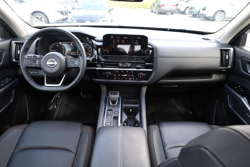 Nissan Pathfinder Vehicle Full-screen Gallery Image 27