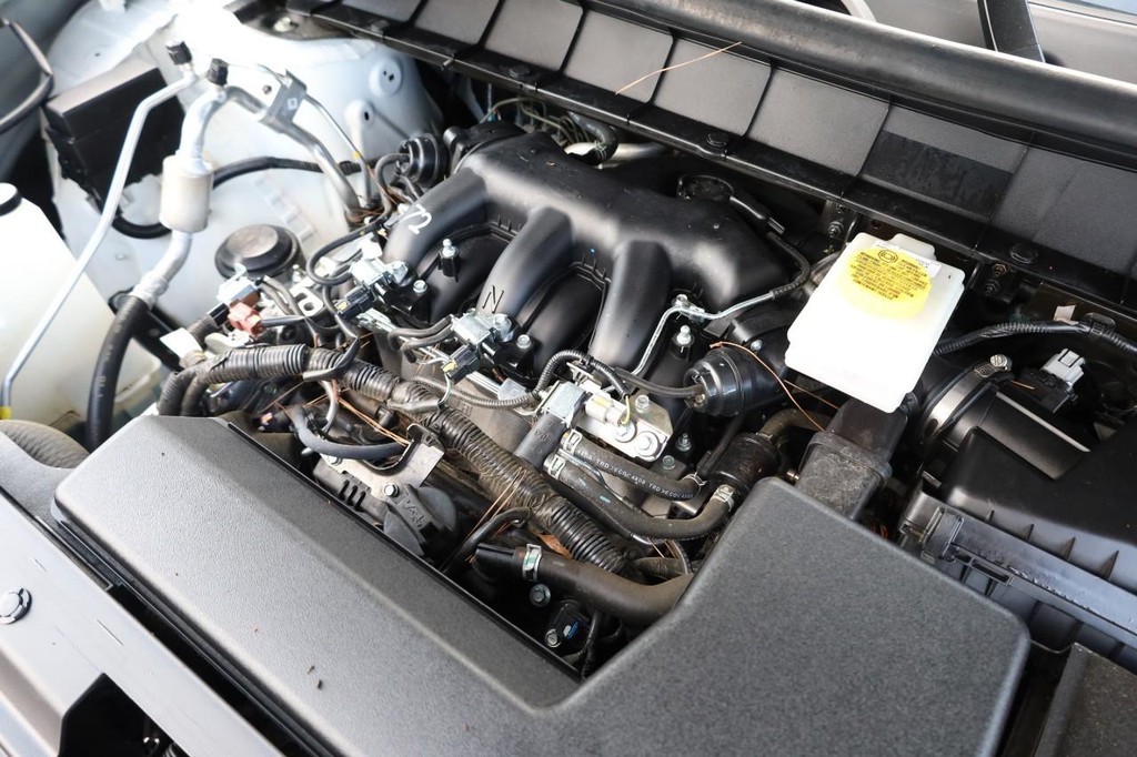 Nissan Pathfinder Vehicle Full-screen Gallery Image 31