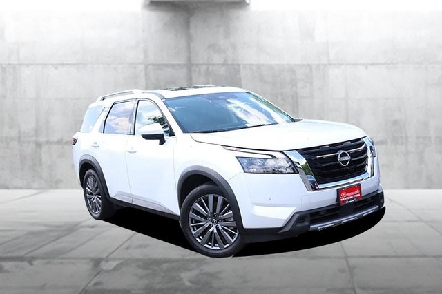 Nissan Pathfinder Vehicle Image 02