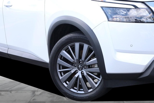 Nissan Pathfinder Vehicle Image 03