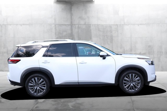 Nissan Pathfinder Vehicle Image 05