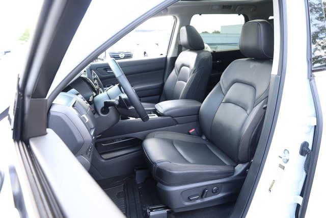 Nissan Pathfinder Vehicle Image 10